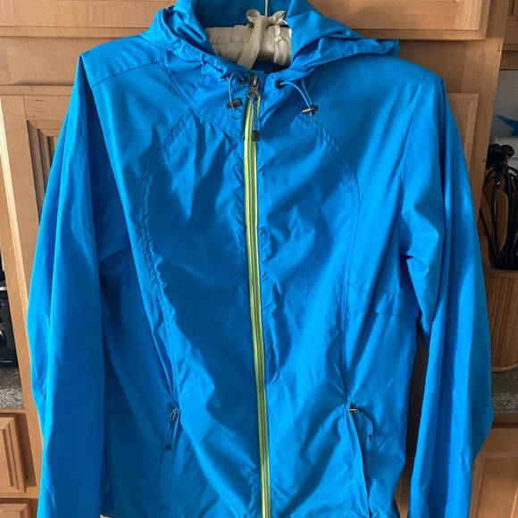 Eddie Bauer, lightweight nylon/polyester, packable, windbreaker. - Picture 1 of 11
